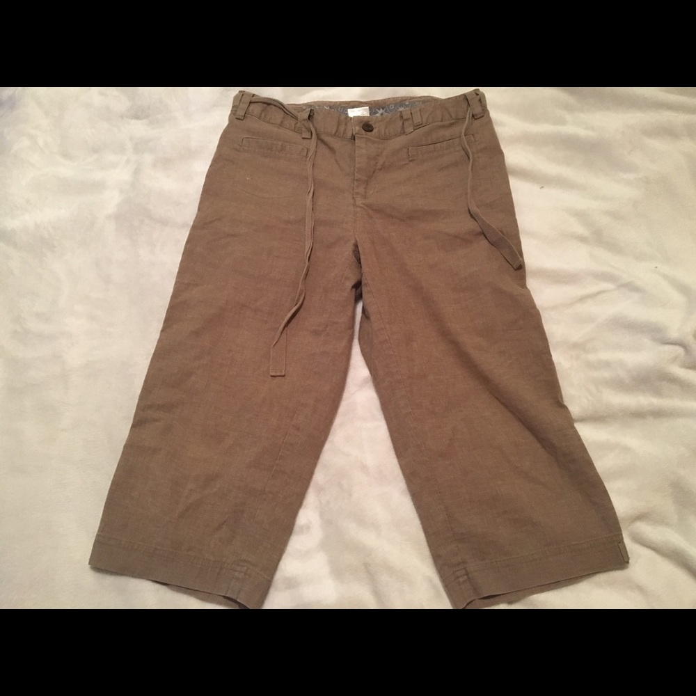 ISIS Size 4 Capris